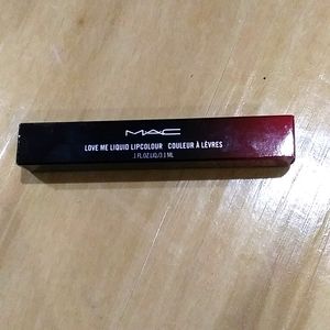 NIB. LOVE ME LIQUID LIPCOLOUR MAC 💄 COSMETICS 493 E FOR EFFORTLESS